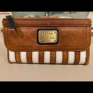 Fossil Emory clutch wallet